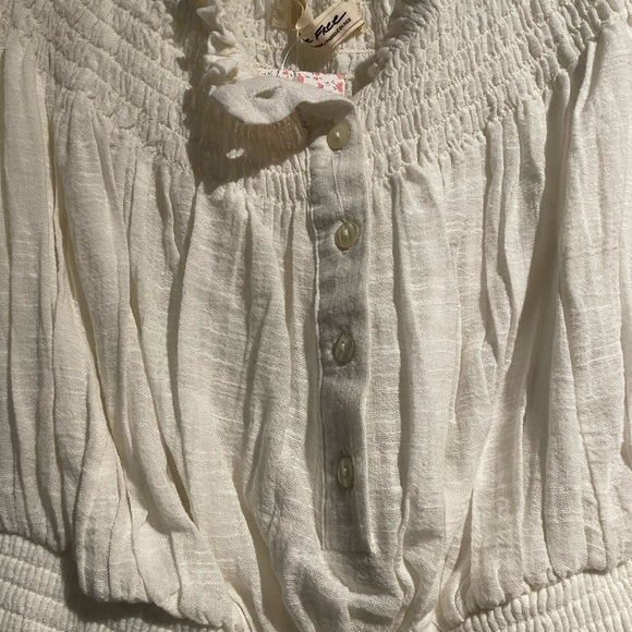 Free People white boho crop blouse. - Picture 2 of 6